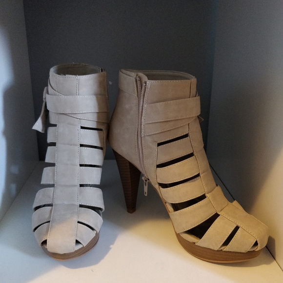Tan booties - Picture 2 of 3